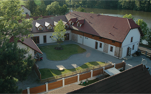 Štiřínská stodola, restaurace a více